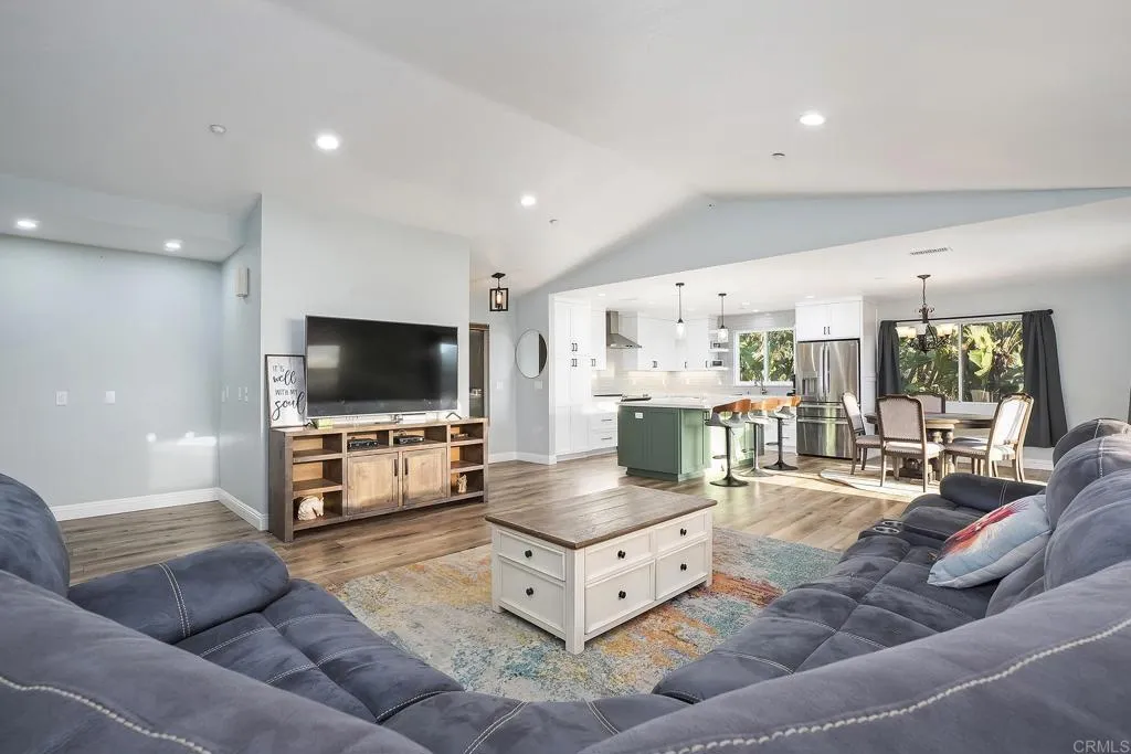 https://cdn.realtyfeed.com/cdn/127/306673814/eb61780974765b4f51d724ddd836efc8.webp
