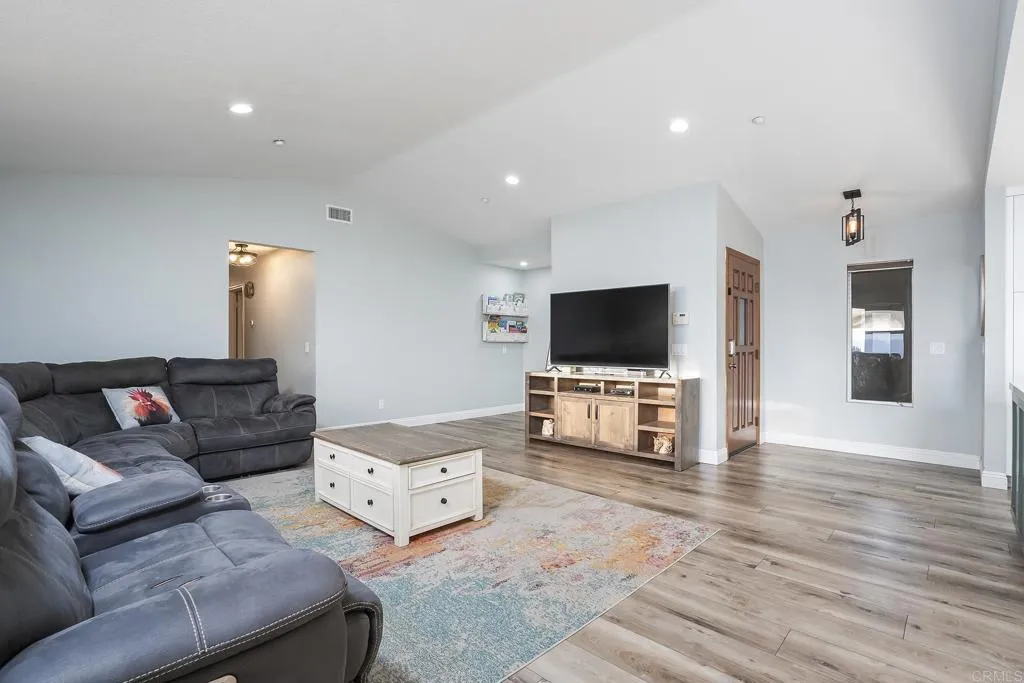 https://cdn.realtyfeed.com/cdn/127/306673814/edf3775a2f74945ab64b973b66a66e62.webp