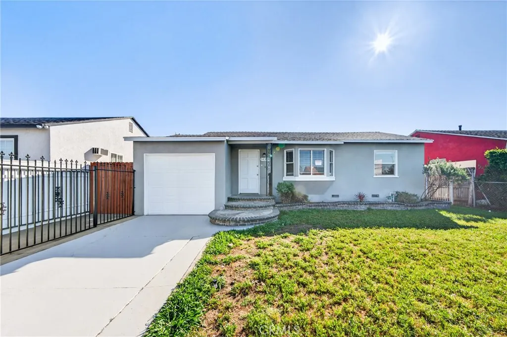 Compton, CA 90220