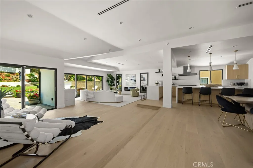 Woodland Hills, CA 91367