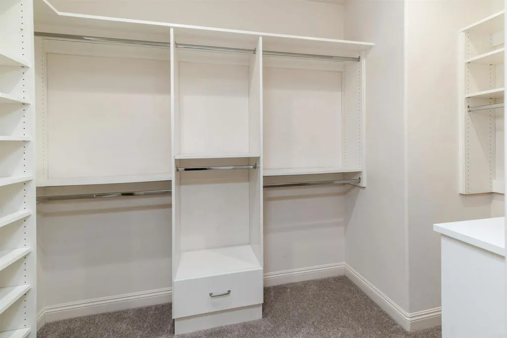 https://cdn.realtyfeed.com/cdn/127/306673887/165e112cd41fe32c1ca0e88d6066b071.webp