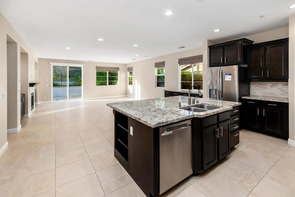 https://cdn.realtyfeed.com/cdn/127/306673887/4f11e388cd7bb4c5ae01b1ef5eb1e638.webp