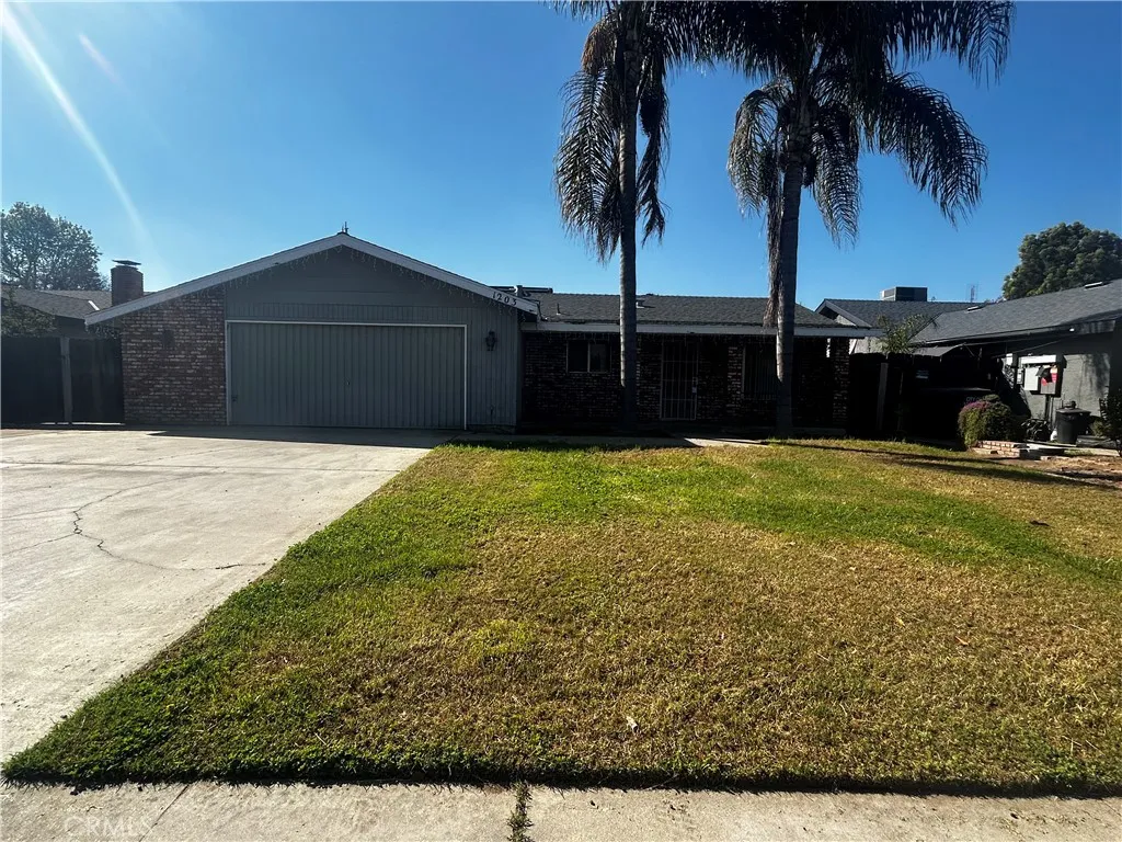 1203 W Ashland, Visalia, CA 93277