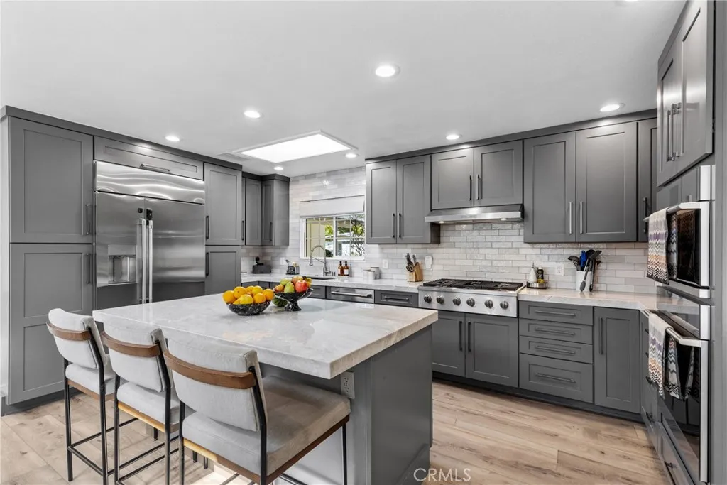 Woodland Hills, CA 91364