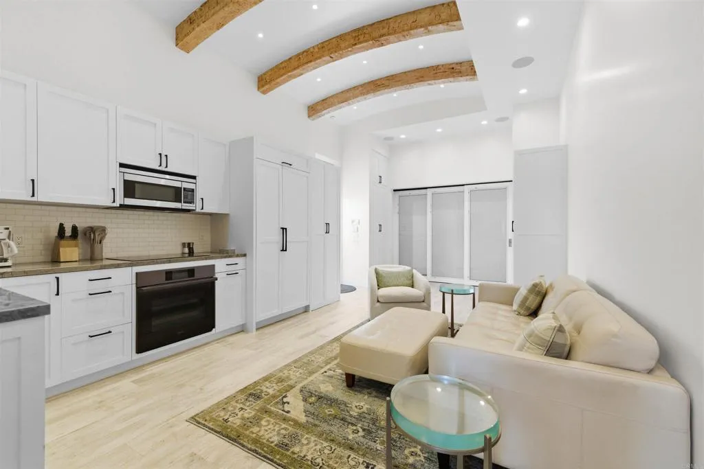 https://cdn.realtyfeed.com/cdn/127/306674050/c669fb2903bf5847c6773ae589d8b19a.webp