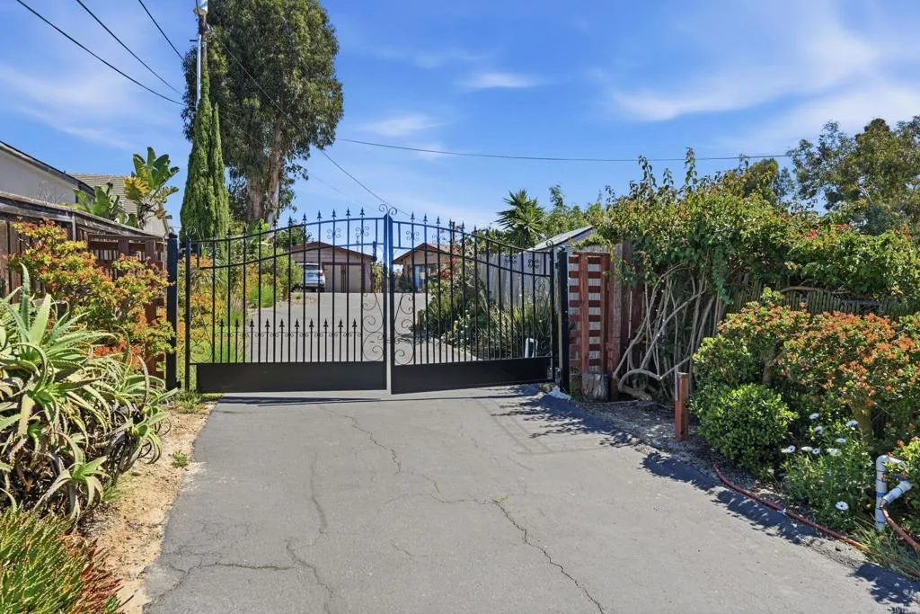 1355 Rainbow Ridge, Encinitas, CA 92024 - Photo 3 of 45, Encinitas, CA