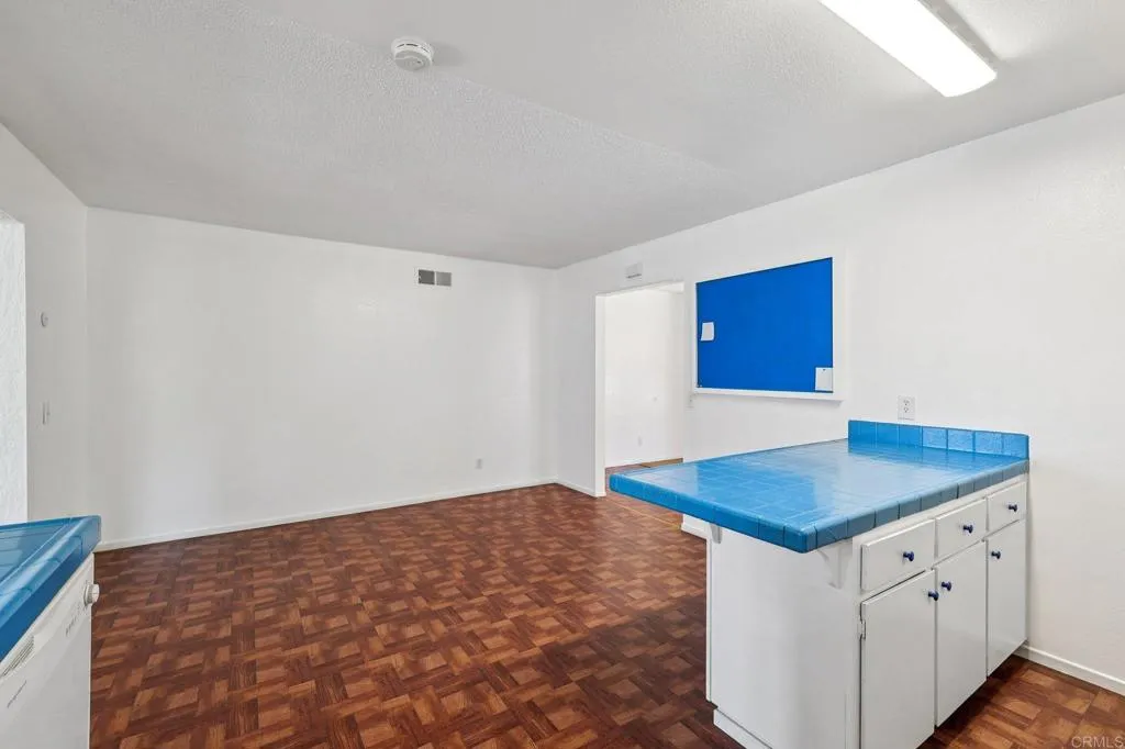 https://cdn.realtyfeed.com/cdn/127/306674191/14a62815febab43c7cc91ac6bc4cbc0f.webp