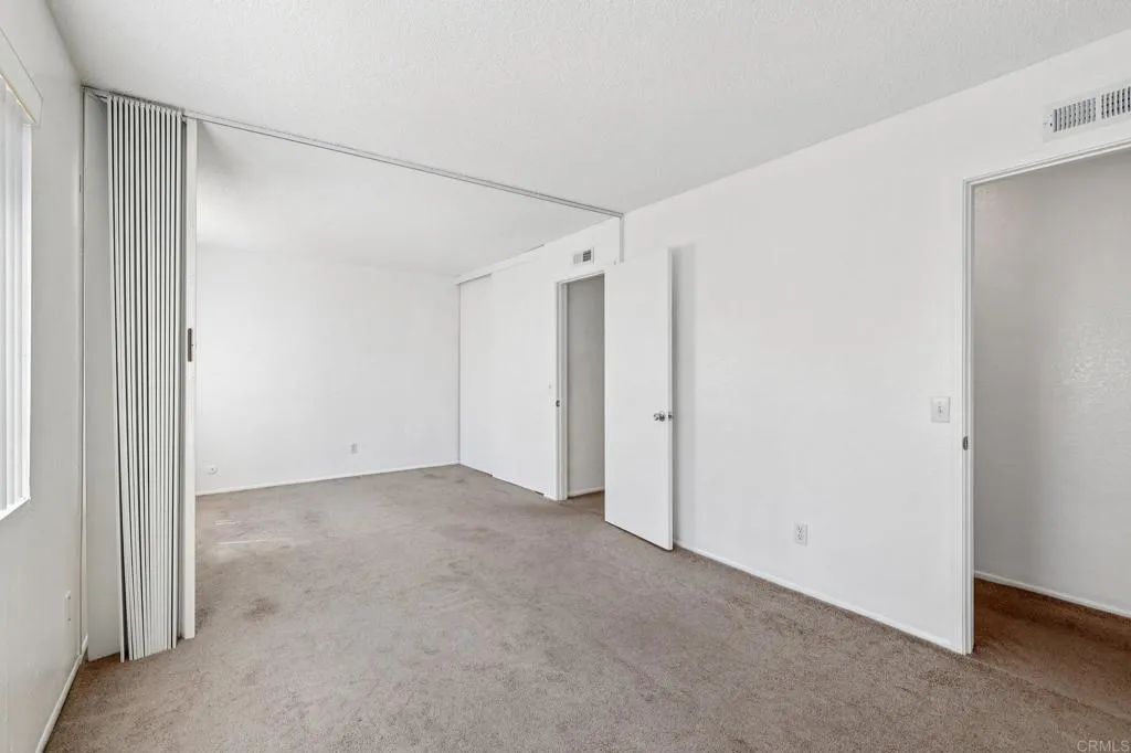 https://cdn.realtyfeed.com/cdn/127/306674191/6fd363fcd06f55e133ce5c971561cc8a.webp