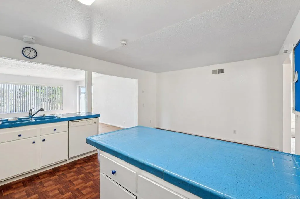 https://cdn.realtyfeed.com/cdn/127/306674191/dfd9348834af44bed518aabdae7e0be9.webp