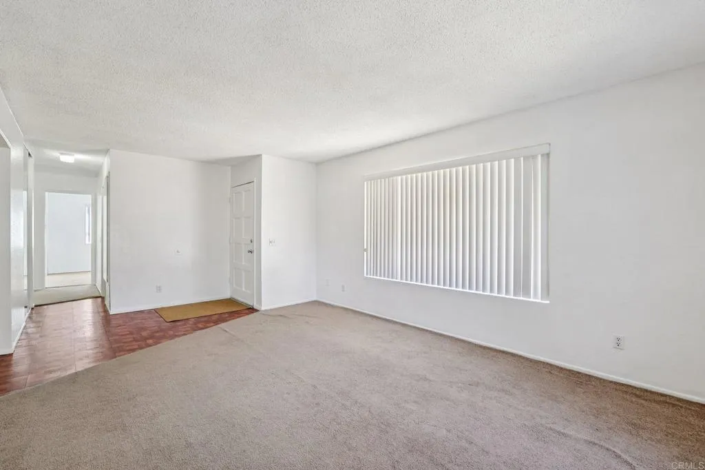 https://cdn.realtyfeed.com/cdn/127/306674191/ec570515e6dd243d4de7d94bd9ee3fc4.webp