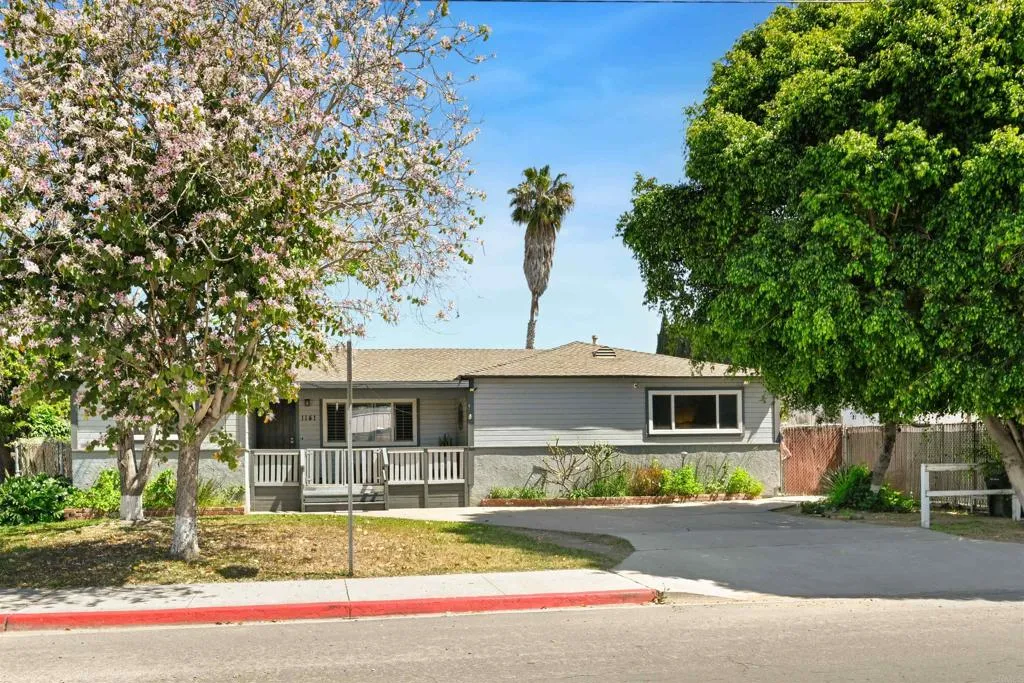 https://cdn.realtyfeed.com/cdn/127/306674235/01fcf58fbb4d0322c0a2afb69d885bc5.webp
