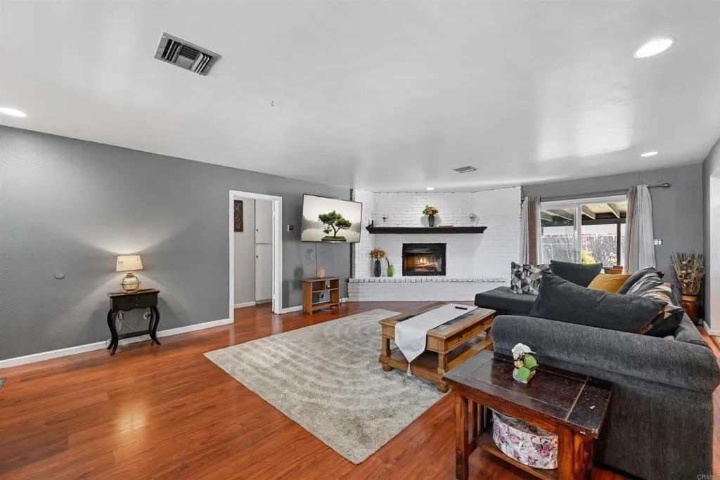 https://cdn.realtyfeed.com/cdn/127/306674235/0618d44a30fc1e13e41a1e0adb4d8faa.webp