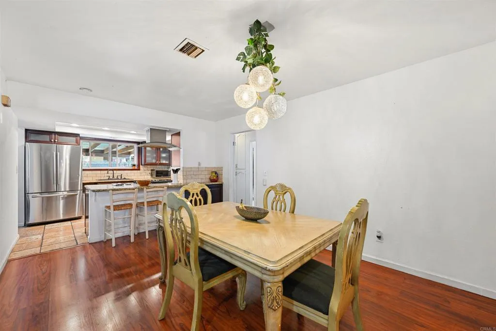 https://cdn.realtyfeed.com/cdn/127/306674235/5ba1d009be90c8d97cbece0e5b70b733.webp