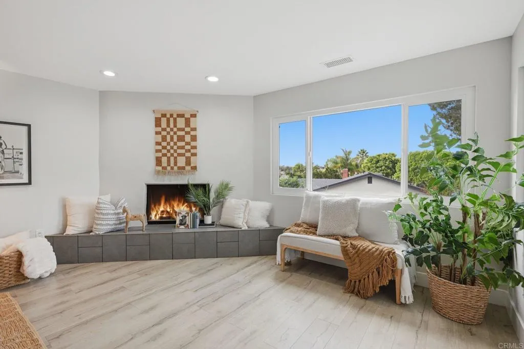 https://cdn.realtyfeed.com/cdn/127/306674244/0fa10573e9de8f7d5de63978e8557222.webp