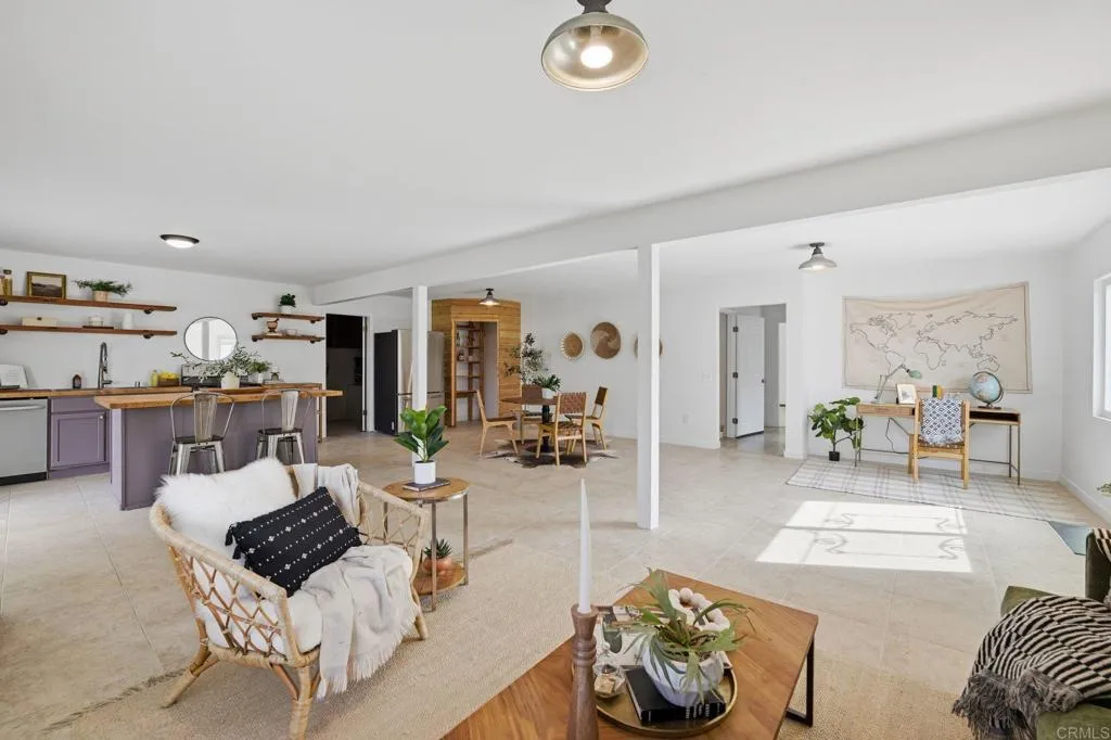 https://cdn.realtyfeed.com/cdn/127/306674244/124961ae16e817a044e6d4619a903efd.webp