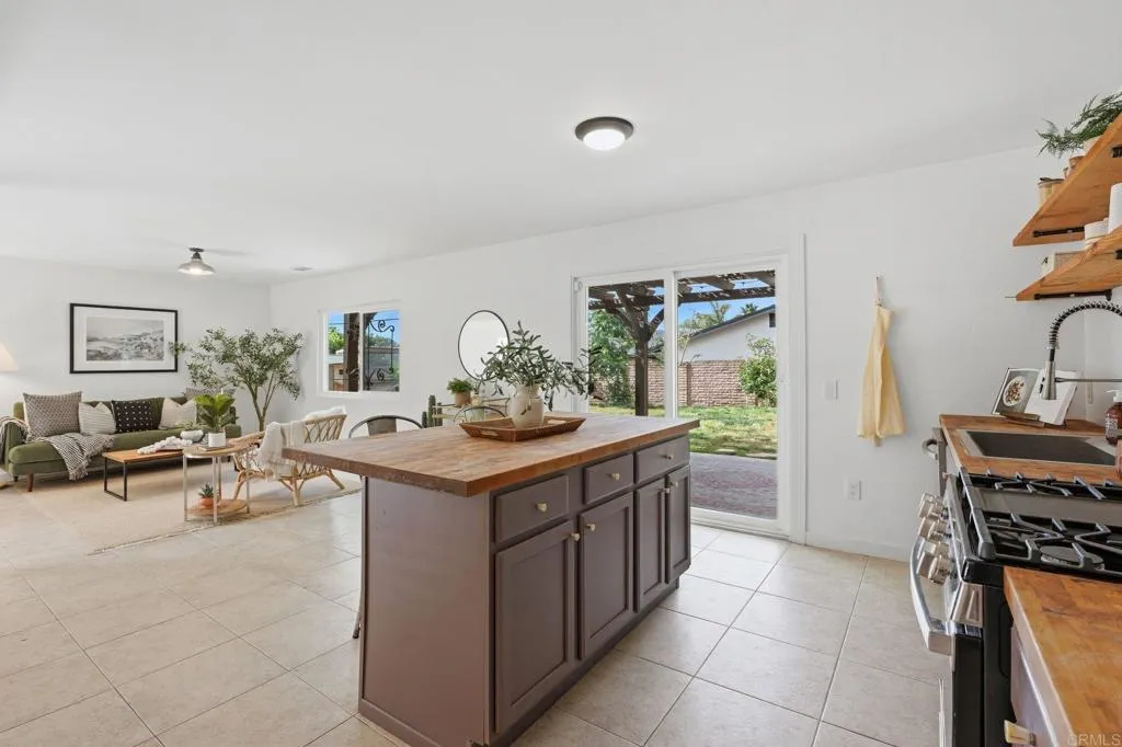 https://cdn.realtyfeed.com/cdn/127/306674244/30b10dcc05fa997acf066778697a32d6.webp