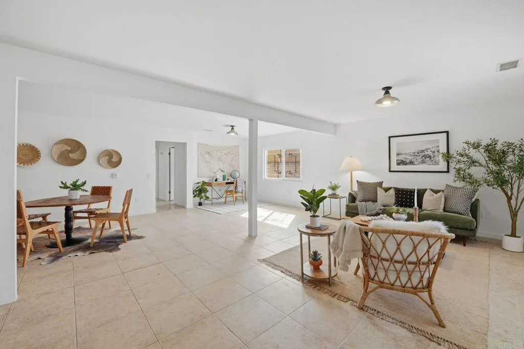 https://cdn.realtyfeed.com/cdn/127/306674244/e1fcdfb508e7749b9fc64c1d8cd70f44.webp