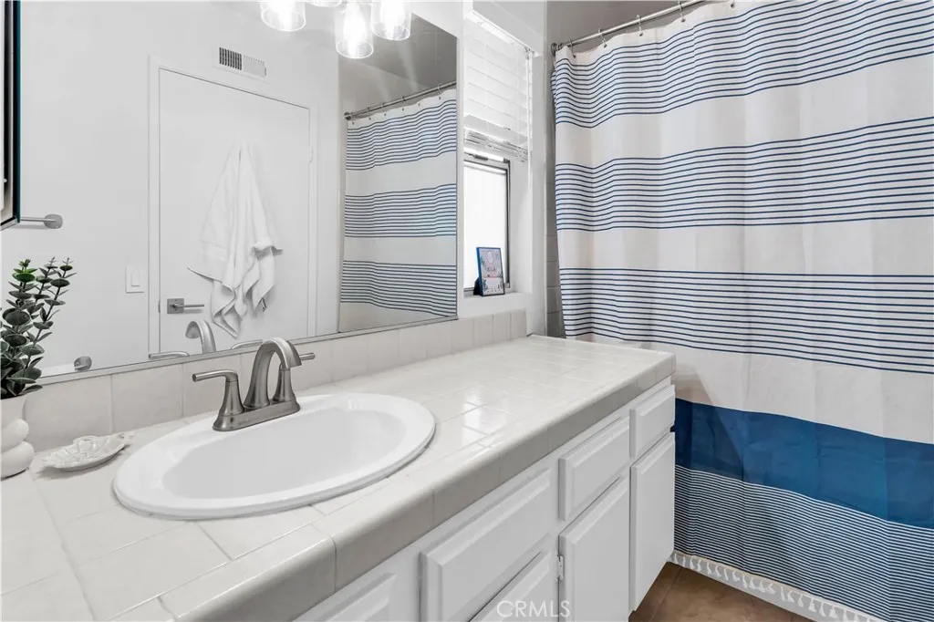 https://cdn.realtyfeed.com/cdn/127/306674277/5cc48b82245bf35106ed9dbe7aa953db.webp
