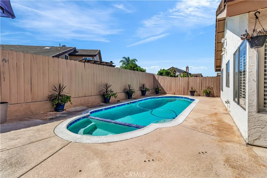 https://cdn.realtyfeed.com/cdn/127/306674277/f17777e67eaa37d7e50bc9c1ee6b405e.webp