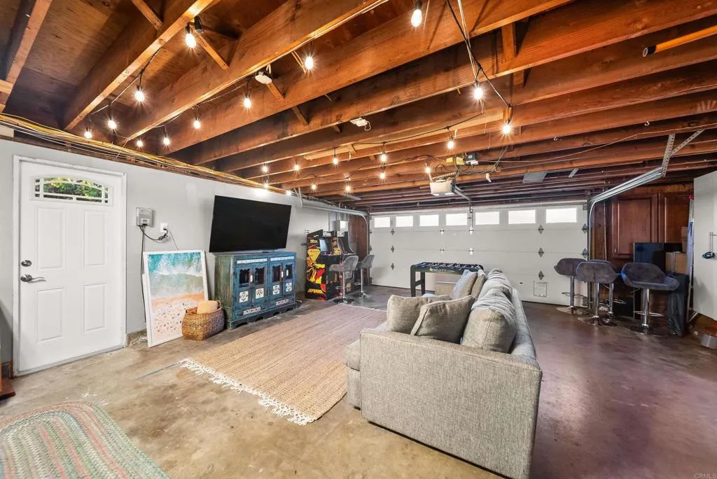 https://cdn.realtyfeed.com/cdn/127/306674280/51ce457c4d667ba939ba57dbdff979f4.webp
