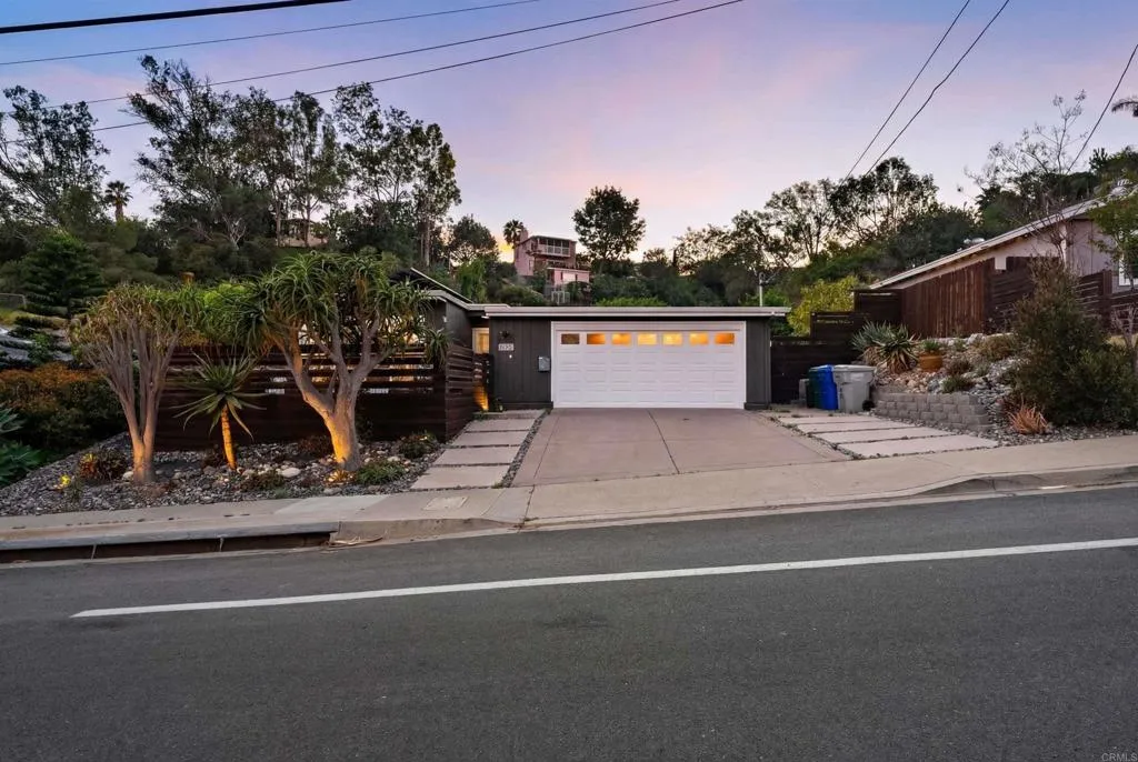 https://cdn.realtyfeed.com/cdn/127/306674280/595b827ed1d76e240bb784a71a8f9221.webp