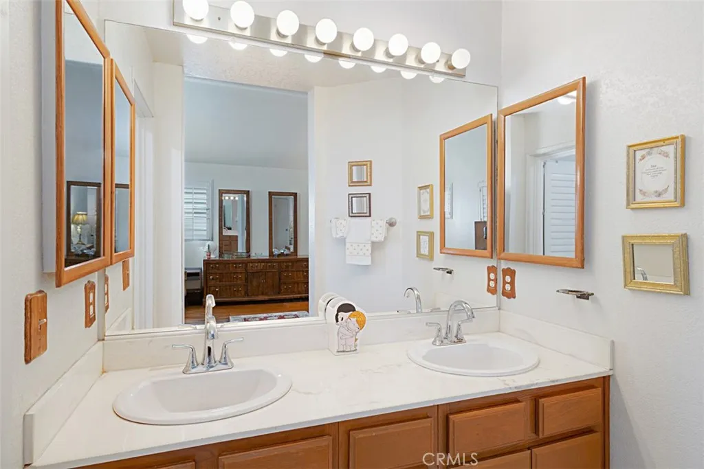 https://cdn.realtyfeed.com/cdn/127/306674354/d7ca4ac4bfea844dcb548765e5ccef17.webp