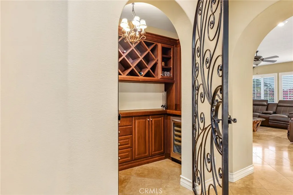 https://cdn.realtyfeed.com/cdn/127/306674436/1232bca8ac100ca28342302d228772fd.webp