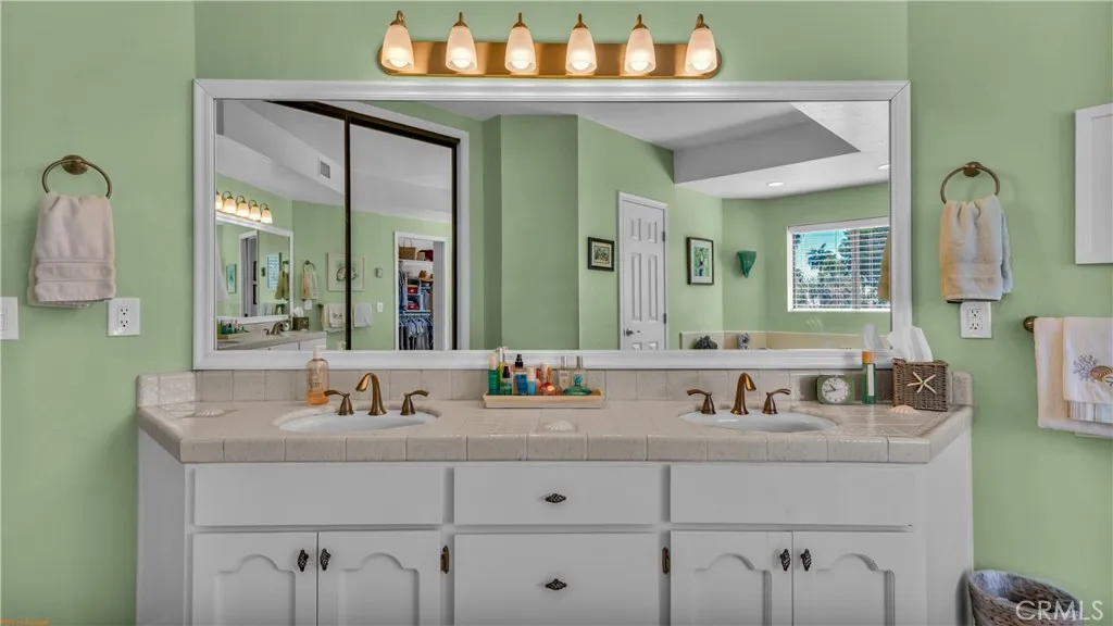 https://cdn.realtyfeed.com/cdn/127/306674442/52bcdd93e71f052ea9cd1befef48e1b4.webp