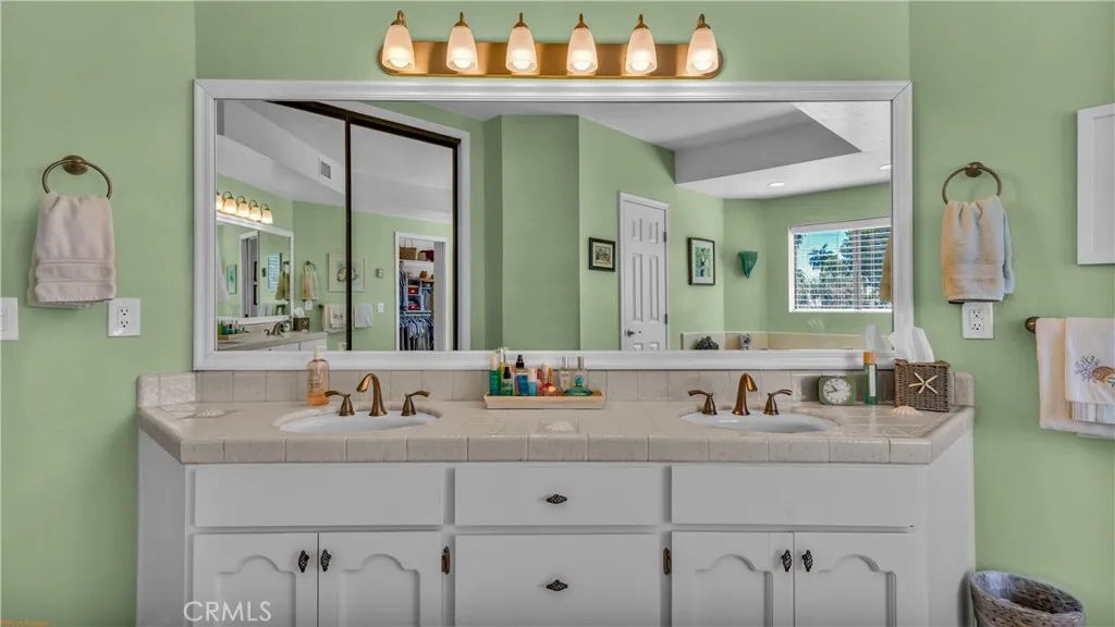 https://cdn.realtyfeed.com/cdn/127/306674442/7bc9367f2d44f850b86d45ffa3247ede.webp