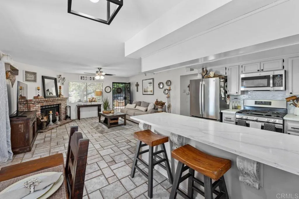 https://cdn.realtyfeed.com/cdn/127/306674481/4f6df54fcb02d0a34ab8b493858e005c.webp
