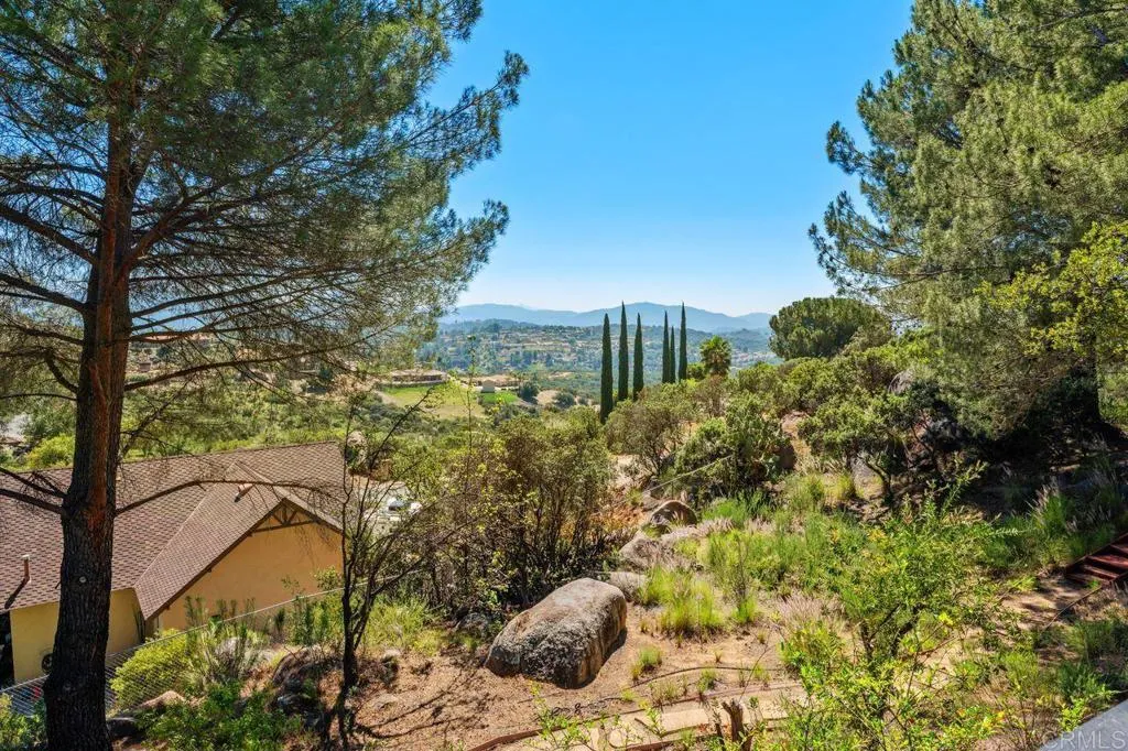 https://cdn.realtyfeed.com/cdn/127/306674481/61d122fb2c64cc1c75cc672de99fe38c.webp