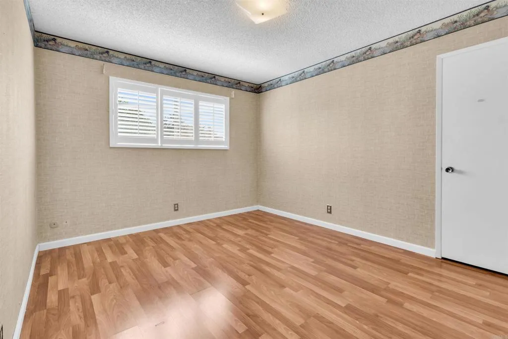 https://cdn.realtyfeed.com/cdn/127/306674537/49b1a7817f000f9a0192bafec1ed4f08.webp