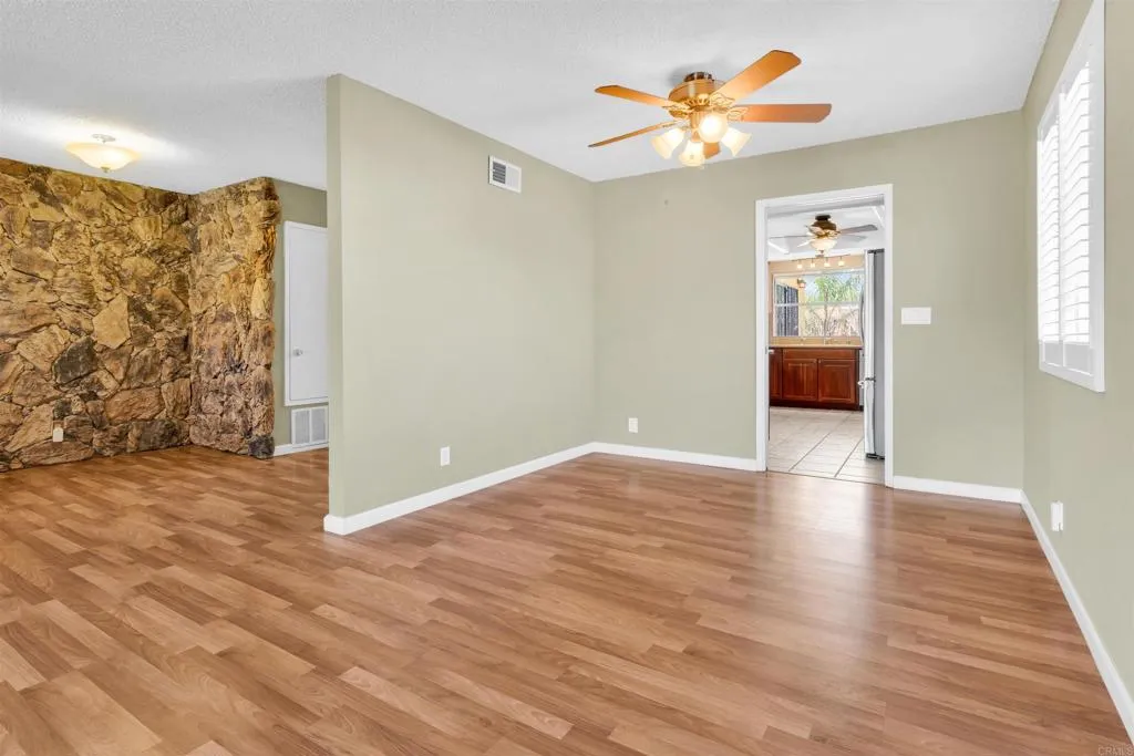 https://cdn.realtyfeed.com/cdn/127/306674537/88d46a592d4449dedf29a1b2a4516e58.webp