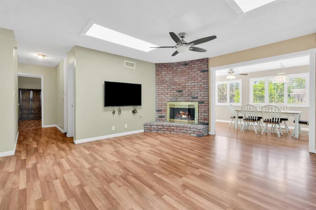 https://cdn.realtyfeed.com/cdn/127/306674537/fcb8ca20485d97d43f42a351f2b39047.webp
