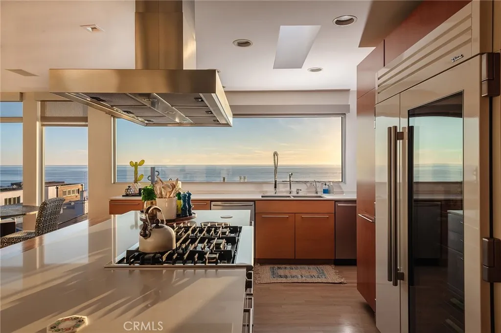 121 16th Street, Manhattan Beach, CA, 90266