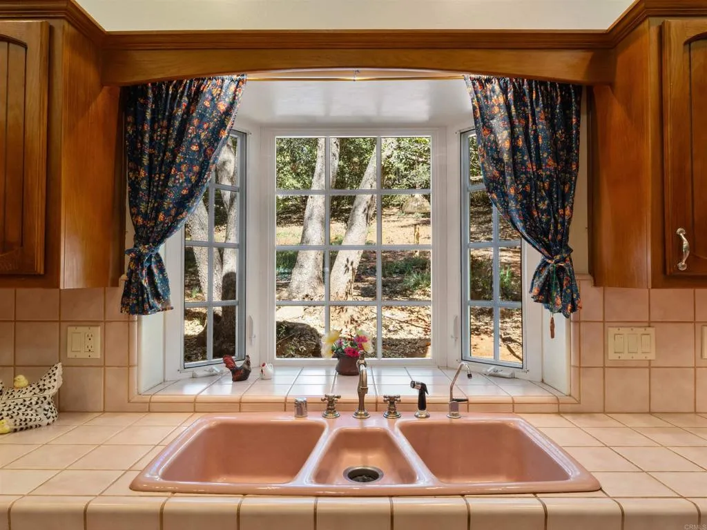 https://cdn.realtyfeed.com/cdn/127/306674672/f0e13c09fc16c41bc7862a30a1947c78.webp