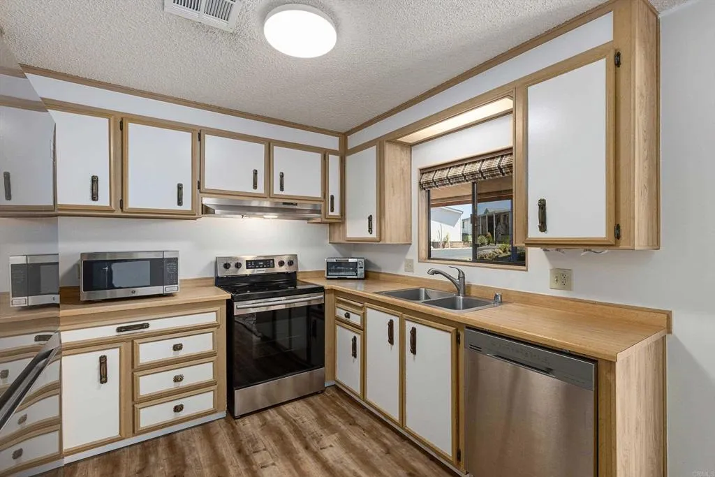 https://cdn.realtyfeed.com/cdn/127/306674783/63d5cb8d4ae4c428069476001c8c3b63.webp