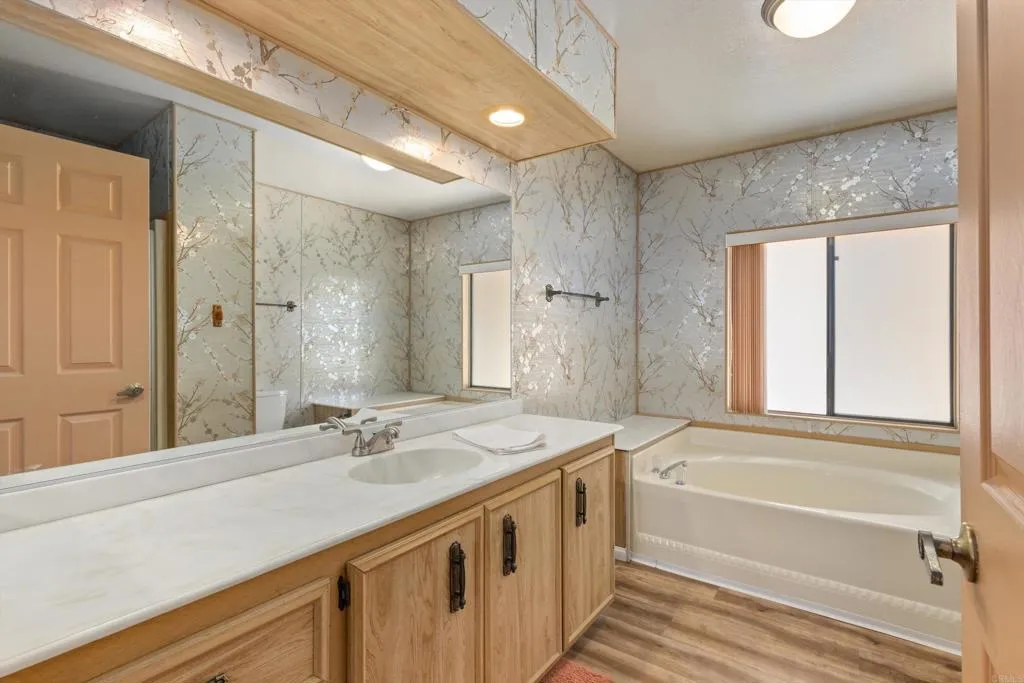 https://cdn.realtyfeed.com/cdn/127/306674783/97ec92f48aff4d90614430362a56aba2.webp