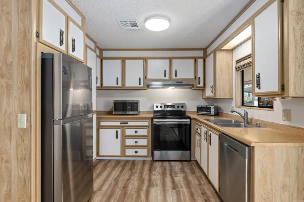 https://cdn.realtyfeed.com/cdn/127/306674783/efbc4fe98a97b90e543ad3399f7934fe.webp