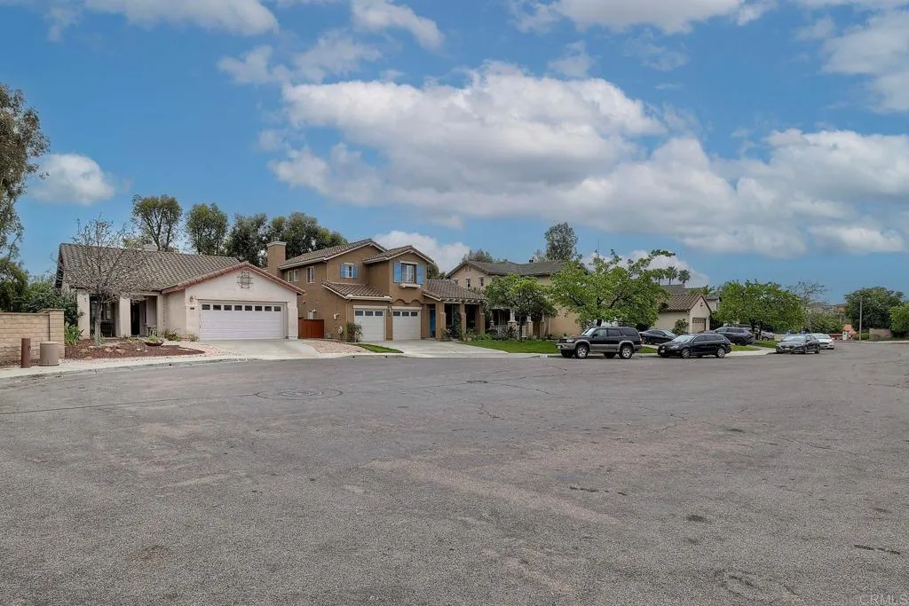 https://cdn.realtyfeed.com/cdn/127/306674846/4a94780a799a64724416dfdec84aaacb.webp