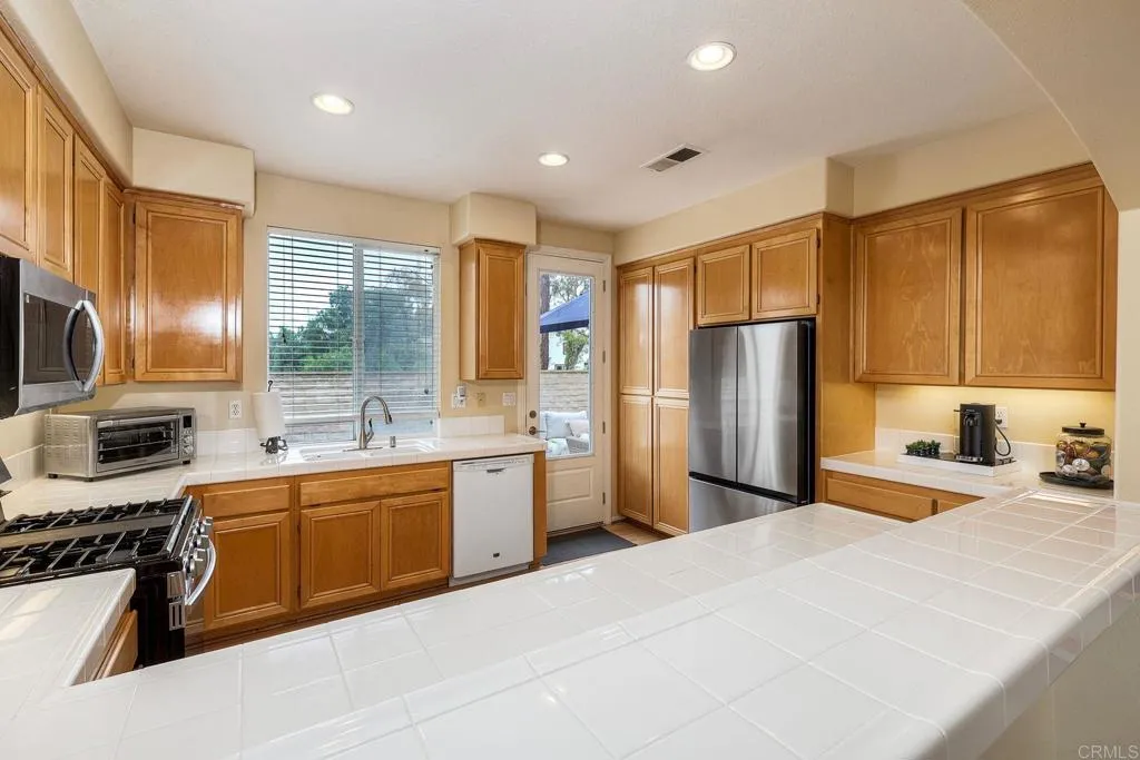 https://cdn.realtyfeed.com/cdn/127/306674846/d51f8184c1851d13d1aa60f5f320dddd.webp