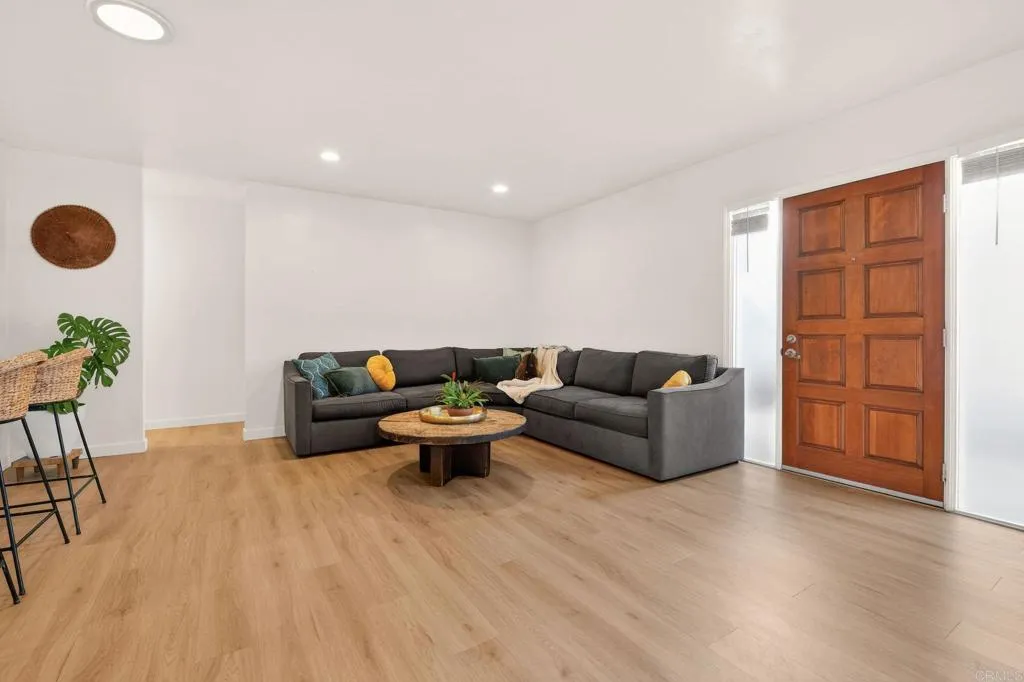 https://cdn.realtyfeed.com/cdn/127/306674942/9abc80c073d8487b4407959b41dbae62.webp