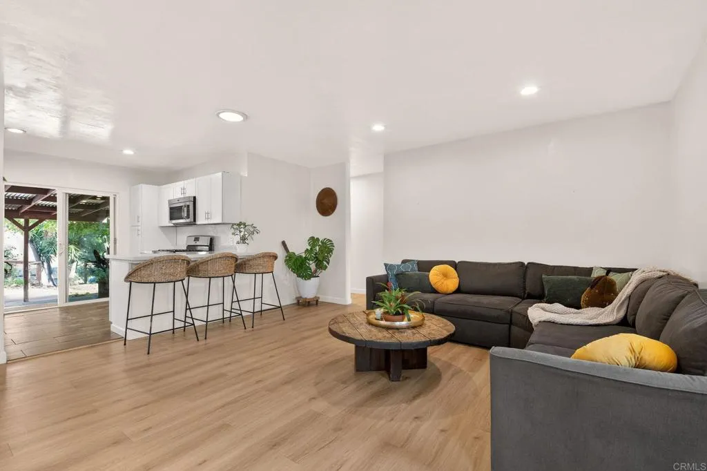 https://cdn.realtyfeed.com/cdn/127/306674942/a82a44e31cf1718ddd6c754719fcd6ed.webp