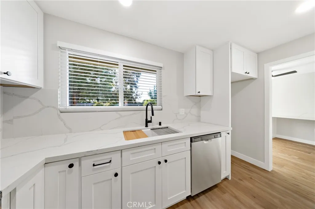 Photo #4: TR26064398 Listing: Photo #4