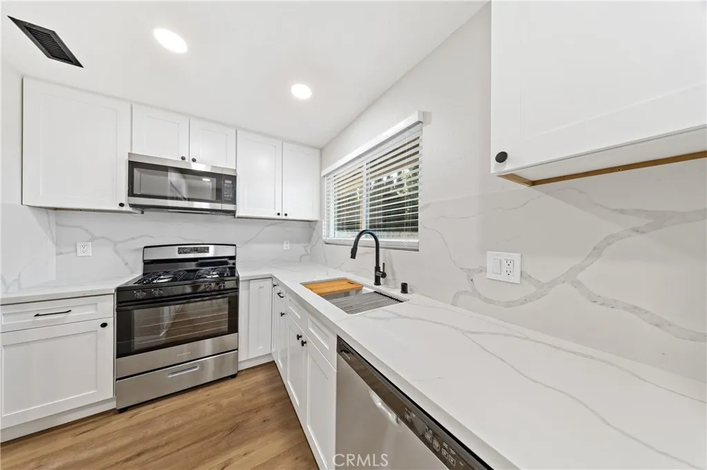 https://cdn.realtyfeed.com/cdn/127/306674993/9a07cb423e7d35fef5af7e266a80a75b.webp