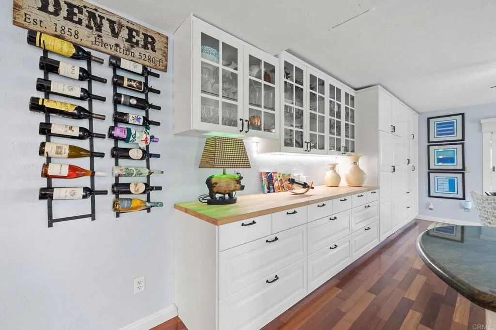 https://cdn.realtyfeed.com/cdn/127/306675117/19e69445c78c6fbf1b25dfdac56bac94.webp