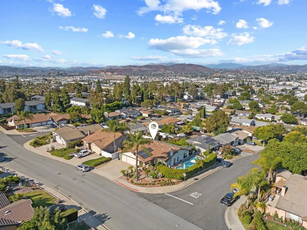 https://cdn.realtyfeed.com/cdn/127/306675117/39800e7ee88490f30e81a5d365bb5169.webp