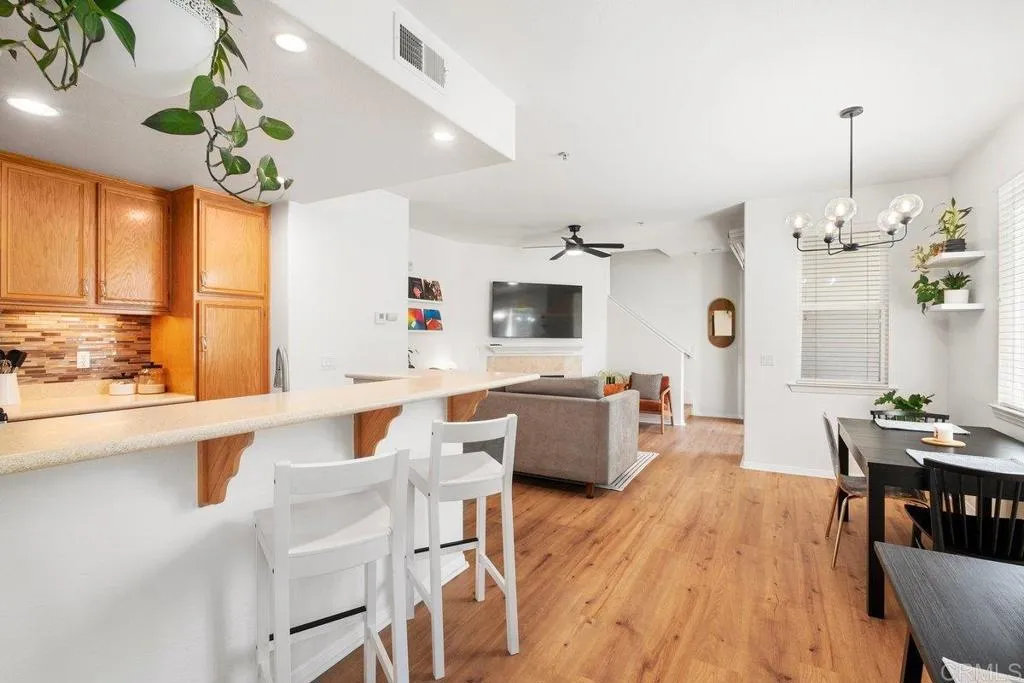 https://cdn.realtyfeed.com/cdn/127/306675129/aba9ed608c1131a9b762518cb5d16724.webp