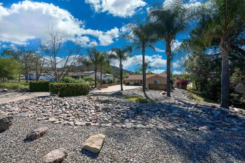 https://cdn.realtyfeed.com/cdn/127/306675195/2375f54595a127707c3e0cf35d984771.webp