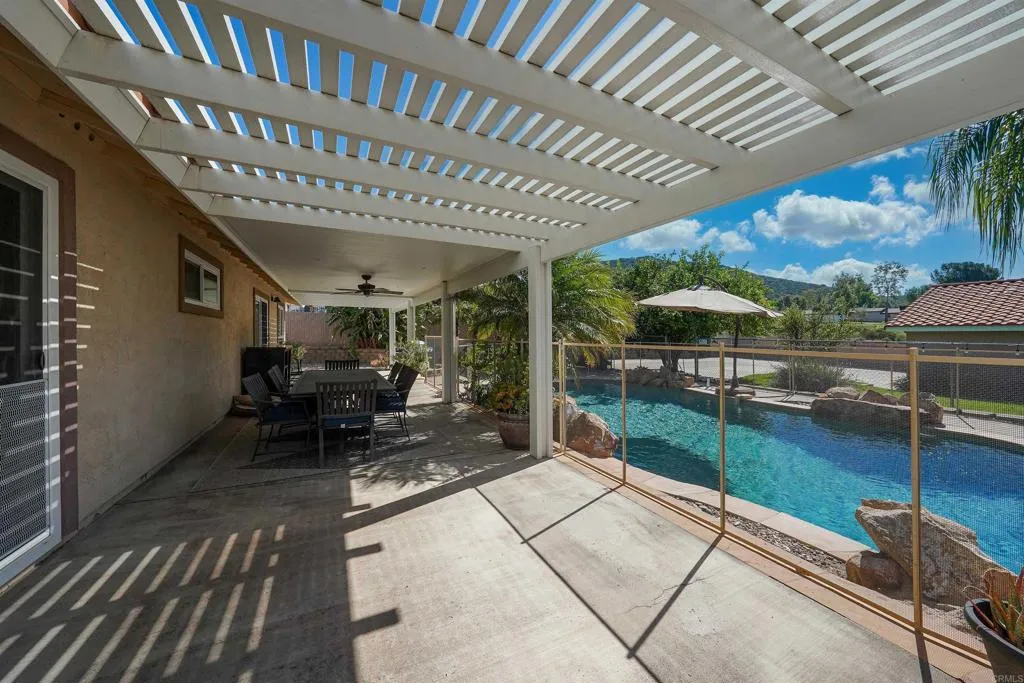 https://cdn.realtyfeed.com/cdn/127/306675195/32eca843cb4d5180730aaba2701322a4.webp